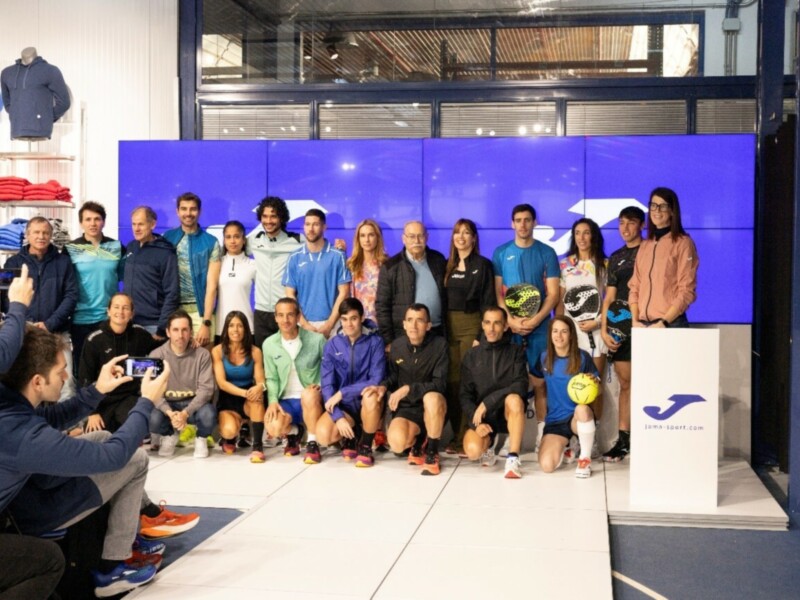 Joma exhibe músculo en su jornada de medios