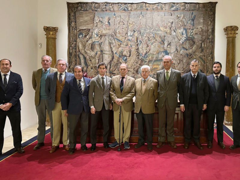 Manolo Vázquez, invitado especial en la Tertulia Taurina de El Aero El joven matador de toros compartió un almuerzo-tertulia con los socios