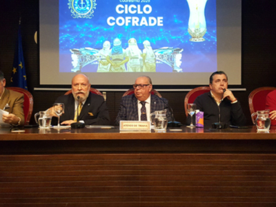 Pasión y Cultura: Gran Acogida del Ciclo Cofrade del Ateneo de Triana