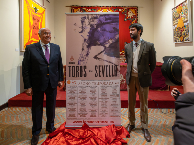 "Los carteles tienen solidez, remate y el lujo que exige Sevilla"