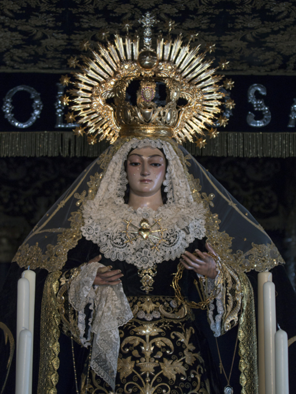  Más de dos siglos de devoción la Virgen de la Soledad inicia su traslado en Alcalá del Río