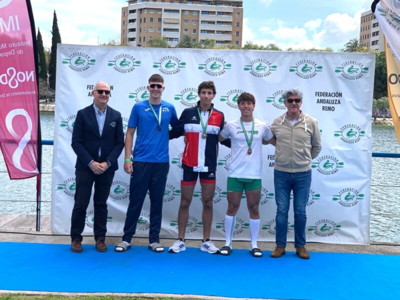 El Campeonato de Andalucía de barcos cortos de remo se queda en Sevilla