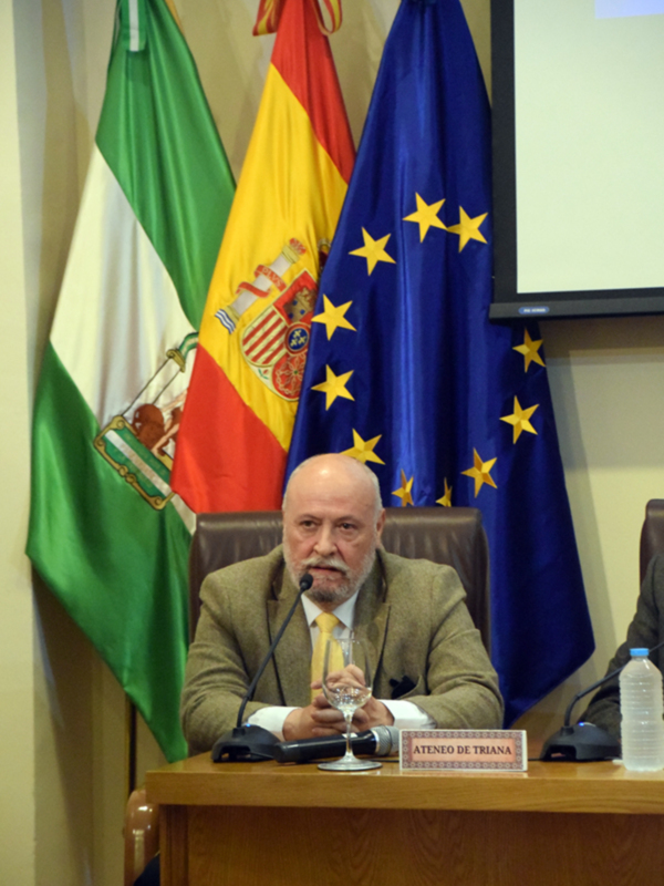 Tradición y derecho se dan la mano en la tertulia cofrade organizada en Sevilla