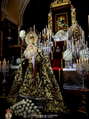 Miles de súplicas y miradas para la Virgen de los Dolores en su día grande en Alcalá del Río