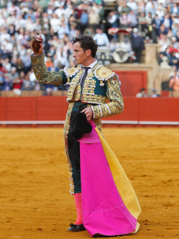 Daniel Luque corta una oreja en la primera de la temporada en Sevilla