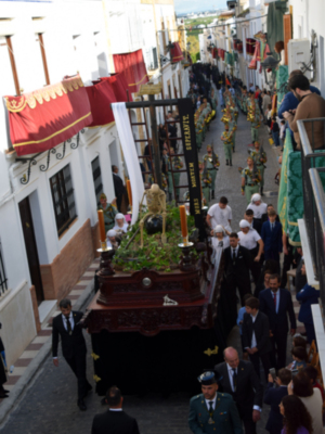  La Legión ceutí desfila en Alcalá del Río junto a la Real Hermandad de la Soledad