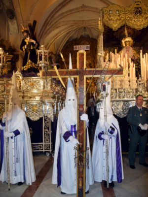  Jesús Nazareno y la Esperanza Marinera recorren las calles de Alcalá del Río con fervor centenario