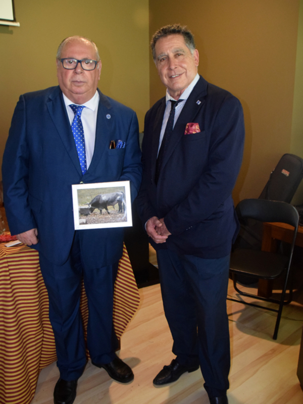 Versos, música y toro, Triana vibra con su primer Pregón Taurino