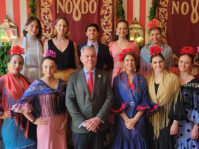 Alisa Ozhogina y Marina García Polo, Medalla de oro de la Provincia de Sevilla, ejercen de anfitrionas de la selección en la Feria