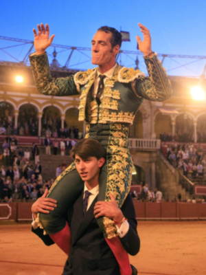 Pepe Moral corta dos orejas en la de Miura que cierra la feria 