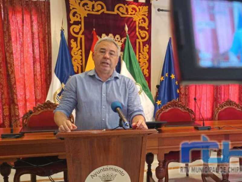 Pepe Mellado anuncia la apertura de la bolsa de trabajo de la empresa municipal Caepionis para peón de limpieza y monitor de la piscina