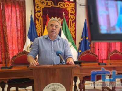 Pepe Mellado anuncia la apertura de la bolsa de trabajo de la empresa municipal Caepionis para peón de limpieza y monitor de la piscina