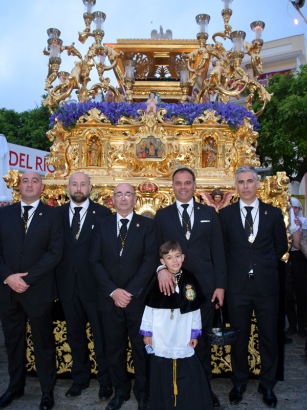  Desde la Ermita de San Gregorio hasta la Parroquia la fe recorre Alcalá del Río en la noche del Viernes Santo