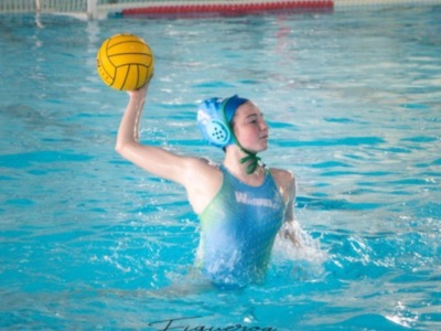 Las chicas del Club Waterpolo Dos Hermanas PQS sólo mantienen el pulso en el primer acto ante el C.N. Barcelona