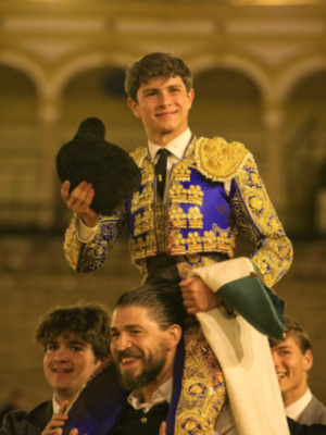  Aarón Palacio corta dos orejas en la segunda novillada de abono 