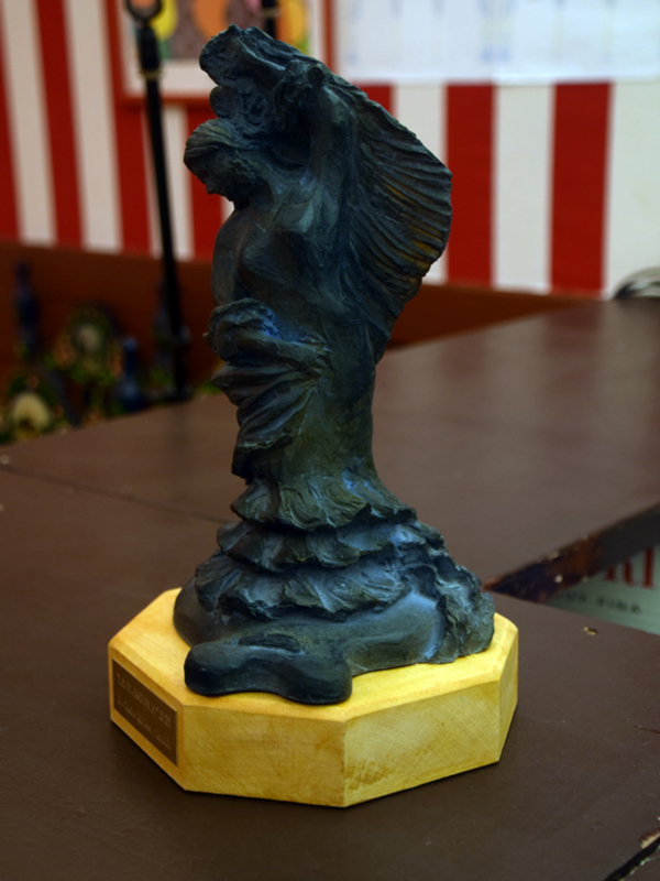  Esculturas con alma flamenca para quienes engrandecen Sevilla desde la cultura, las fiestas y la defensa