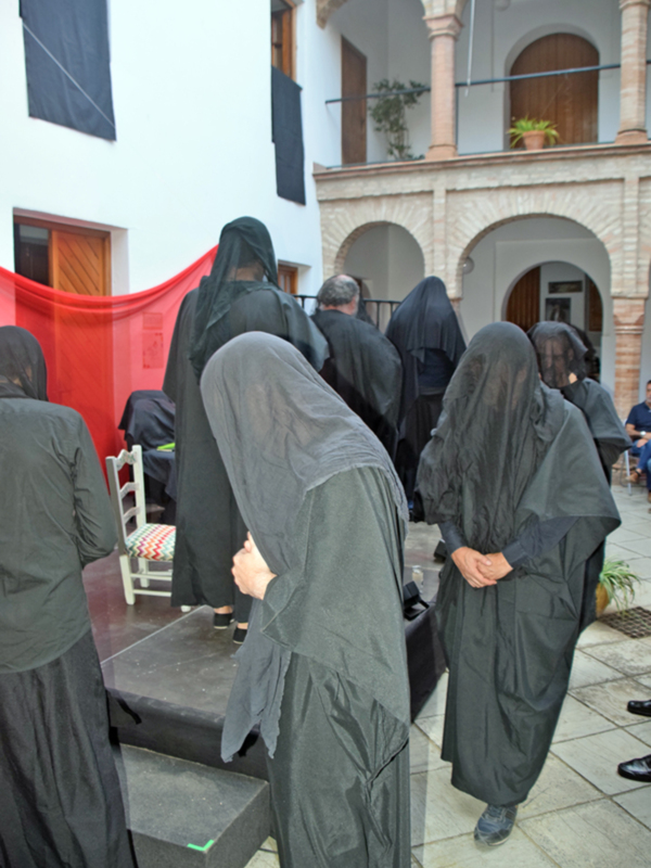 Teatro clásico en espacios históricos, éxito de Bernarda Alba en la Casa del Rey Moro