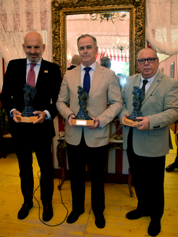  Emotivo cierre en “La Flamenca” con galardones a Valera, Alés y Melero por su servicio a Sevilla