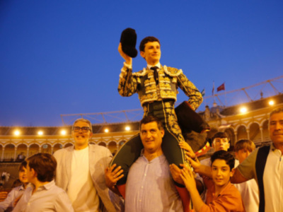 Carlos Tirado corta dos orejas y se proclama triunfador del Circuito de Andalucía de la FTL