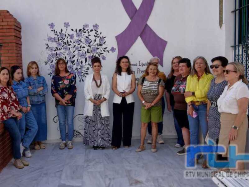 Chipiona recuerda con un minuto de silencio a las 11 mujeres fallecidas en lo que va de año a causa violencia de género