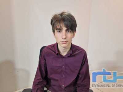 Iván Román ‘Pimientito’ da un paso más participando en la canción ‘Cora de plasti’ de María Artés y Maki