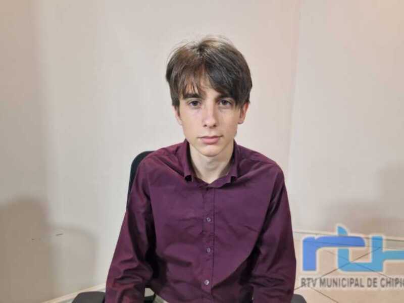 Iván Román ‘Pimientito’ da un paso más participando en la canción ‘Cora de plasti’ de María Artés y Maki