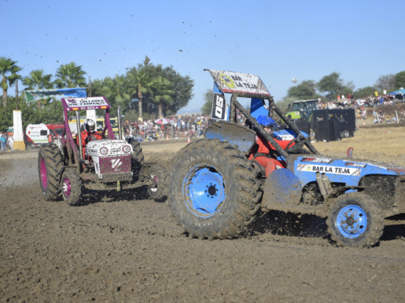 "Tierra y Mar" pisa a fondo con tractores de carrera, oleoturismo de vanguardia y mulas en viñas centenarias