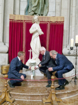 Ofrenda floral de los Reales Tercios ante la Virgen del Valle, símbolo de fe y unidad en la Basílica Pontificia
