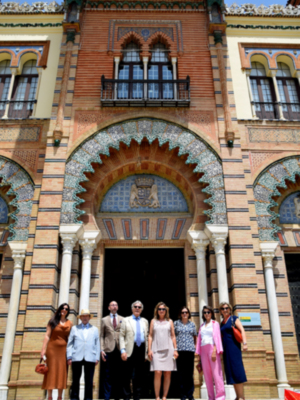  La elegancia de la capa española vuelve a lucirse en Sevilla en una jornada cultural y de convivencia