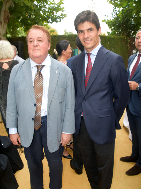  El mismo acto se entregaron los Premios Fundación Eurotoro, promovidos por la Cátedra Taurina del Ateneo de Triana, presidida por Miguel Ángel MartÍn