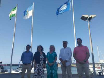La Bandera Azul de los Mares Limpios de Europa ya ondea en el Puerto Deportivo de Chipiona 
