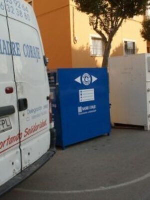 Madre Coraje recogió en Chipiona 12.205 kilos de ropa y calzado y 1.599 litros de aceite usado en el primer semestre del año