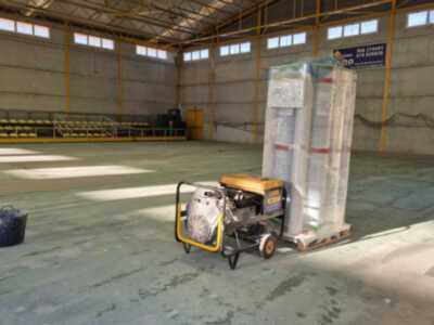 Comienzan las obras de mantenimiento del pabellón del CEIP Príncipe Felipe con la incorporación de una nuevo pavimento técnico deportivo 