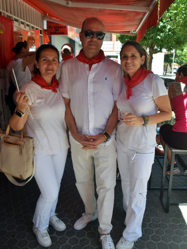 Lejos de Pamplona, cerca del alma Sevilla se viste de rojo y blanco