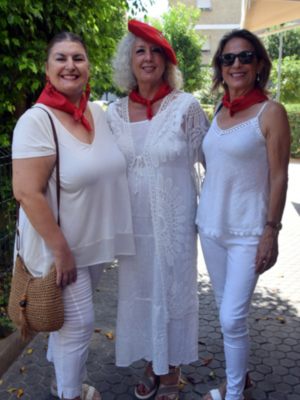  El Hogar Navarro de Sevilla da la bienvenida a San Fermín con su propio chupinazo en Nervión