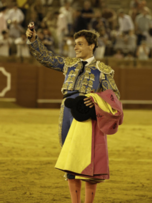 Bombita corta una oreja en la segunda de promoción  